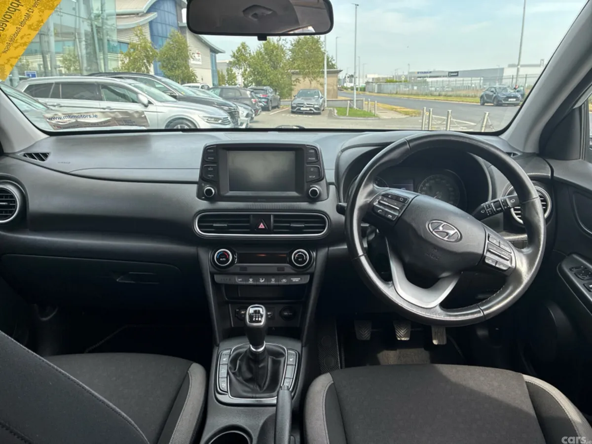Hyundai KONA MPV, Petrol, 2019, White