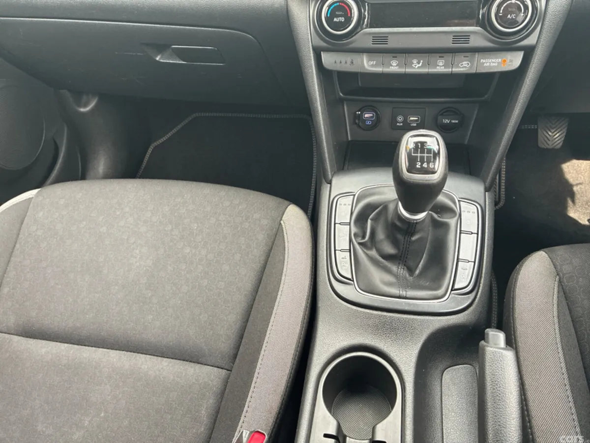 Hyundai KONA MPV, Petrol, 2019, White