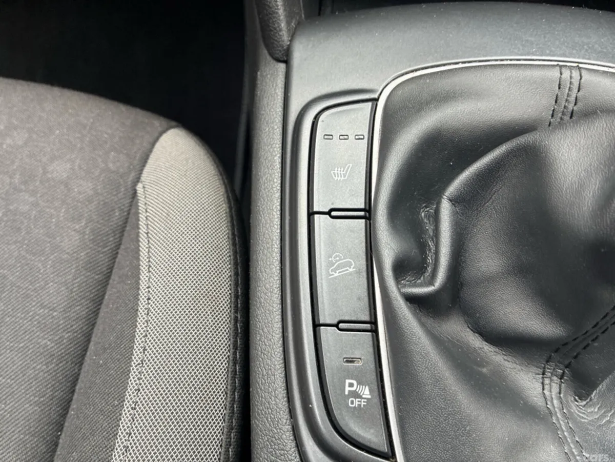 Hyundai KONA MPV, Petrol, 2019, White