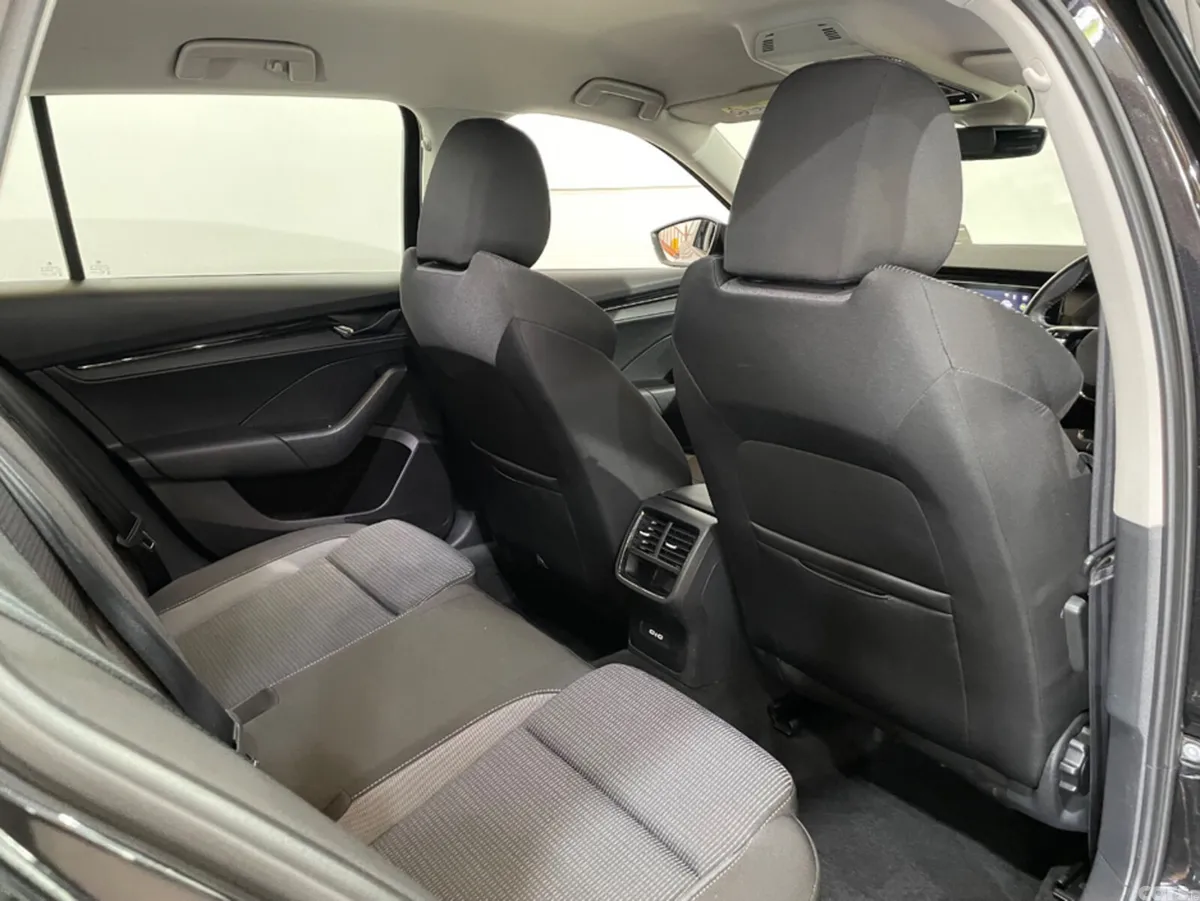 Skoda Octavia Estate, Diesel, 2023, Black