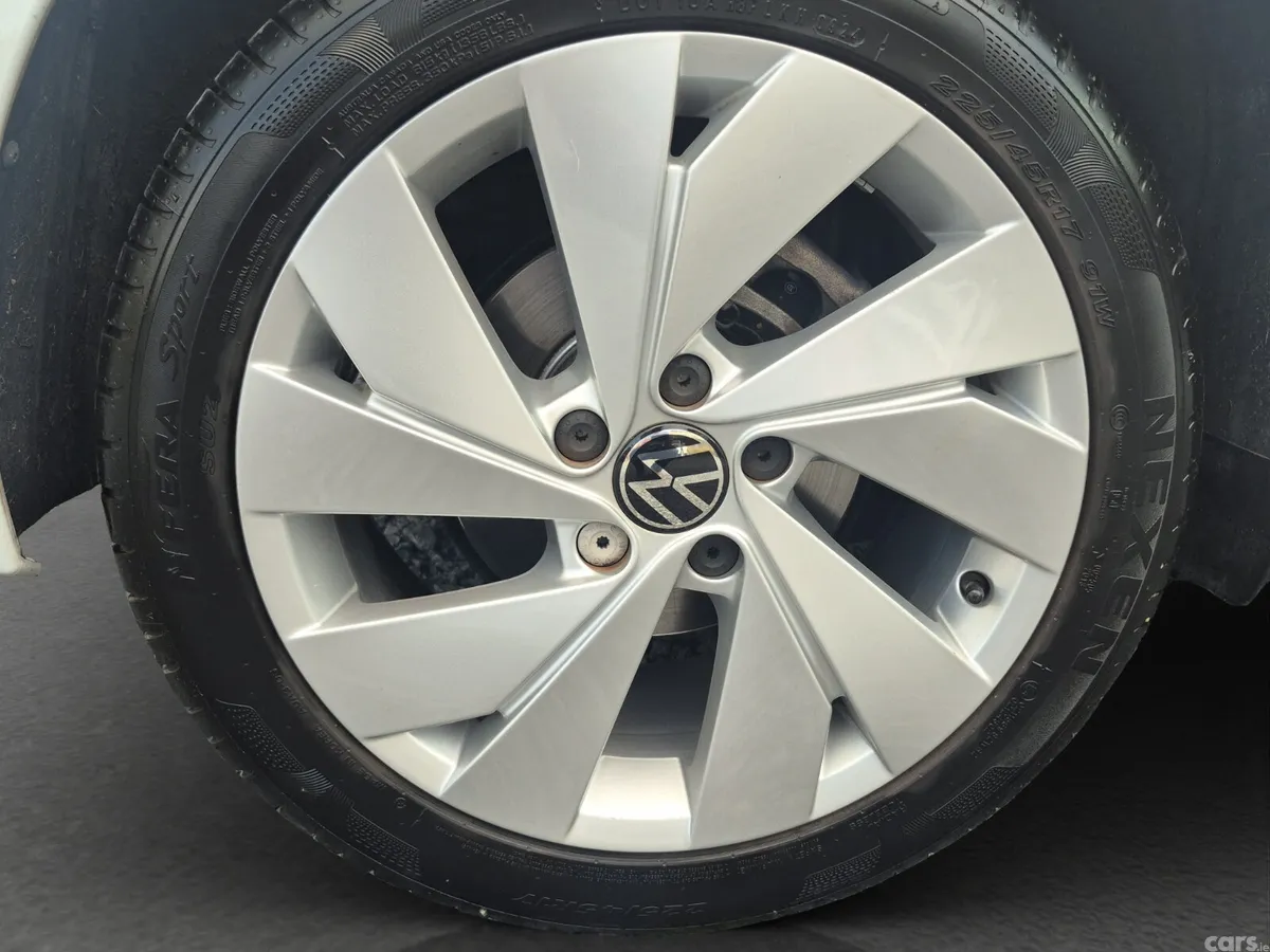 Volkswagen Golf Estate, Petrol, 2025, White