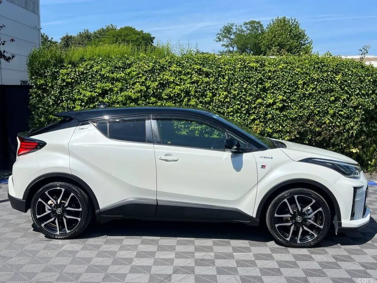 Toyota C-HR SUV, Petrol Hybrid, 2020, White