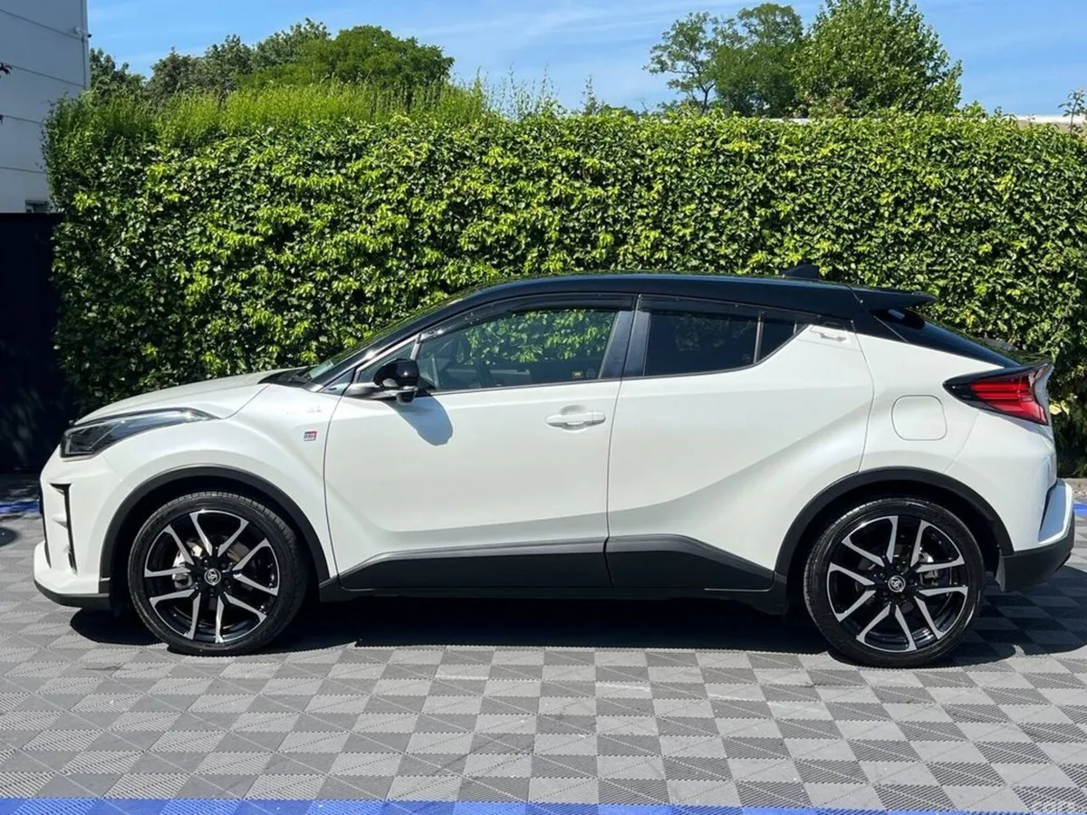 Toyota C-HR SUV, Petrol Hybrid, 2020, White