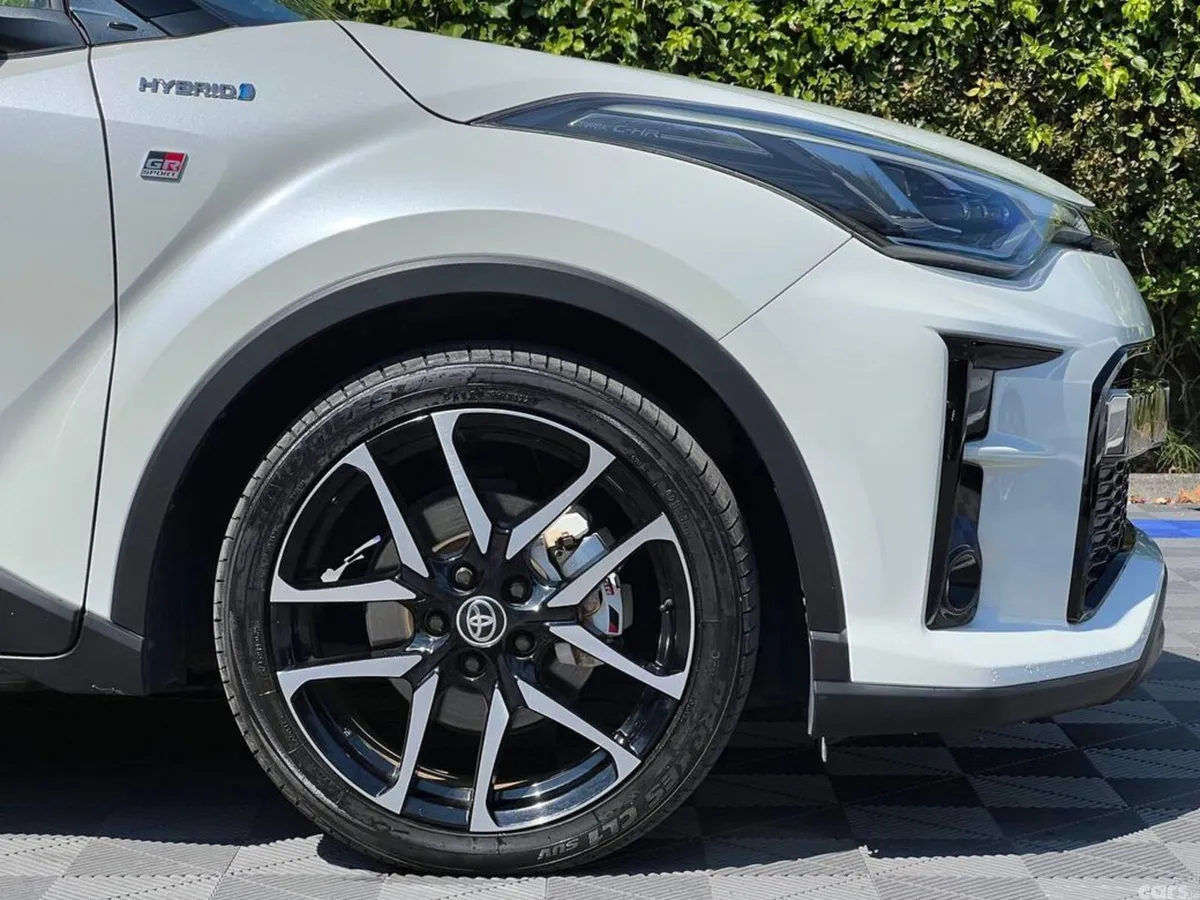 Toyota C-HR SUV, Petrol Hybrid, 2020, White