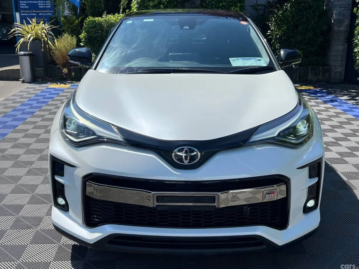 Toyota C-HR SUV, Petrol Hybrid, 2020, White