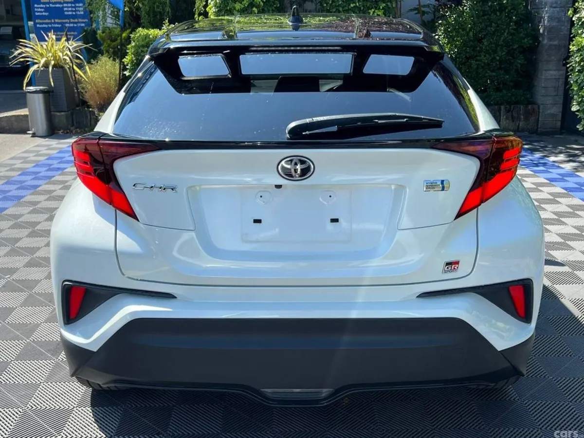 Toyota C-HR SUV, Petrol Hybrid, 2020, White