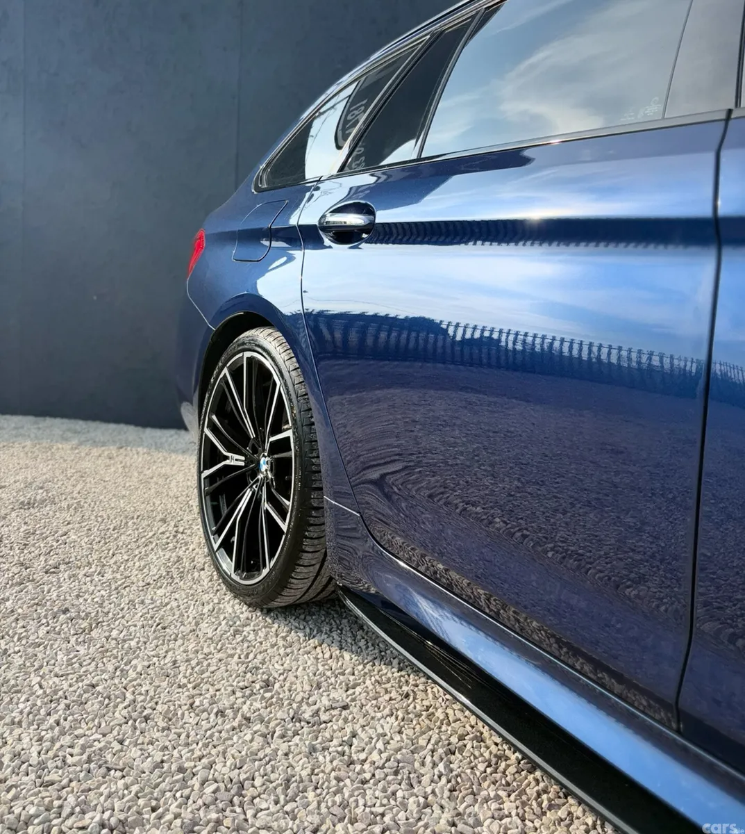 BMW 5-Series Estate, Diesel, 2018, Blue