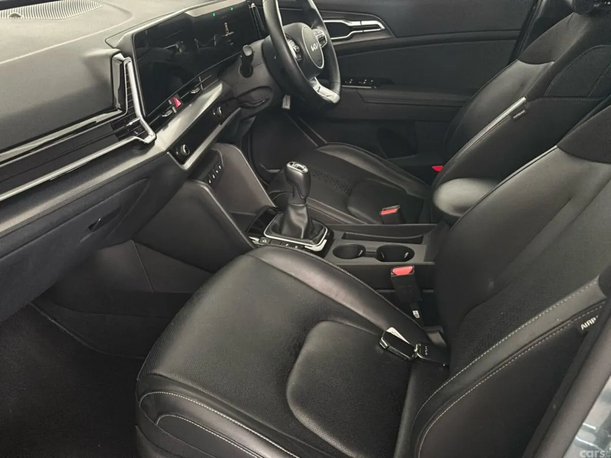 Kia Sportage MPV, Diesel, 2024, Grey