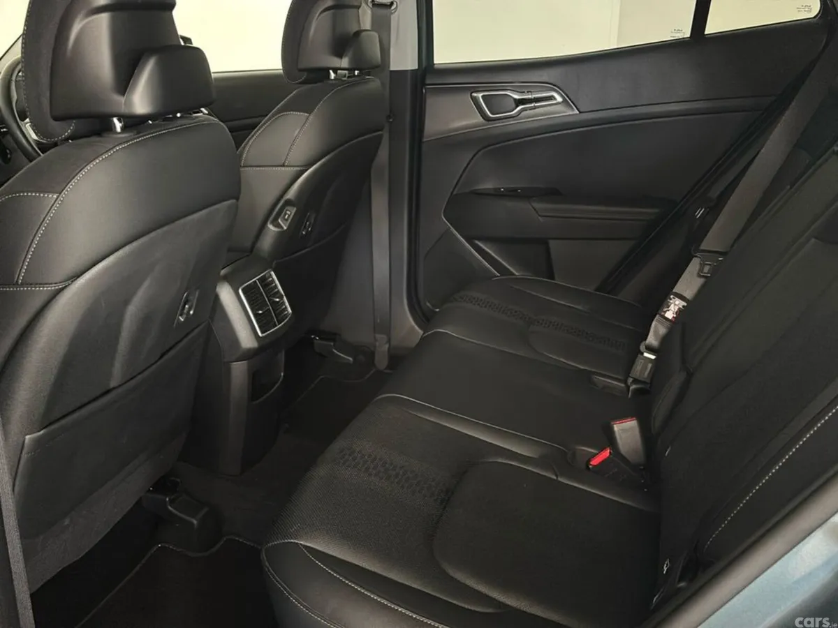 Kia Sportage MPV, Diesel, 2024, Grey