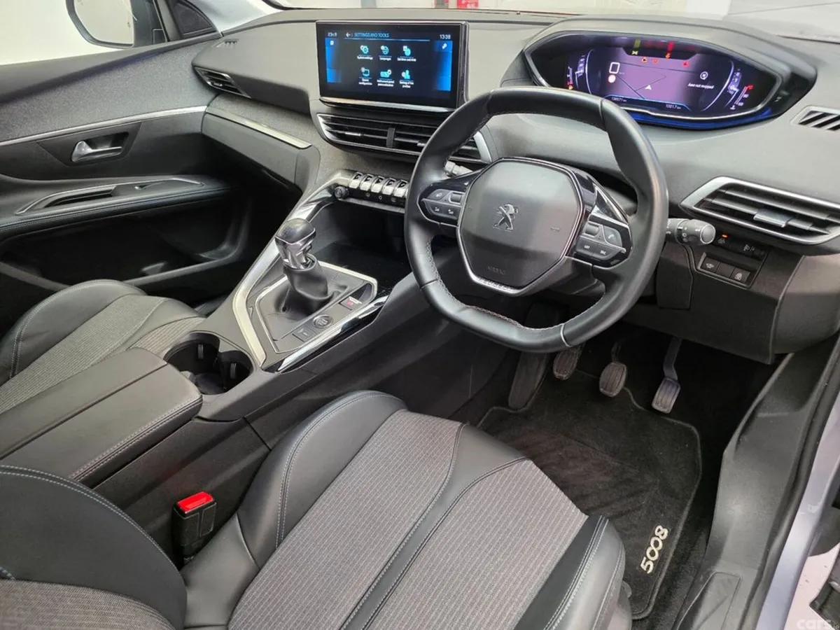 Peugeot 5008 MPV, Diesel, 2022, Grey