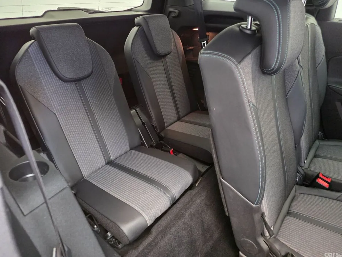 Peugeot 5008 MPV, Diesel, 2022, Grey