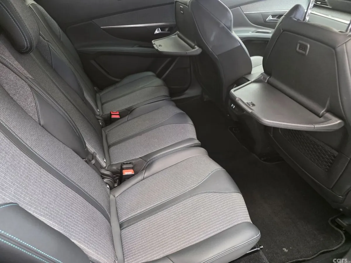 Peugeot 5008 MPV, Diesel, 2022, Grey