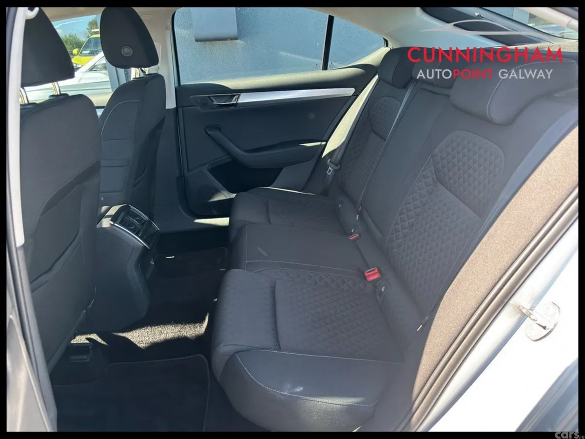 Skoda Superb Saloon, Diesel, 2023, Silver