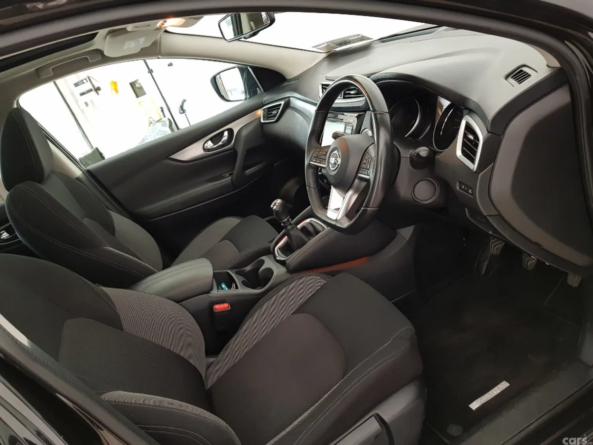 Nissan Qashqai MPV, Diesel, 2020, Black