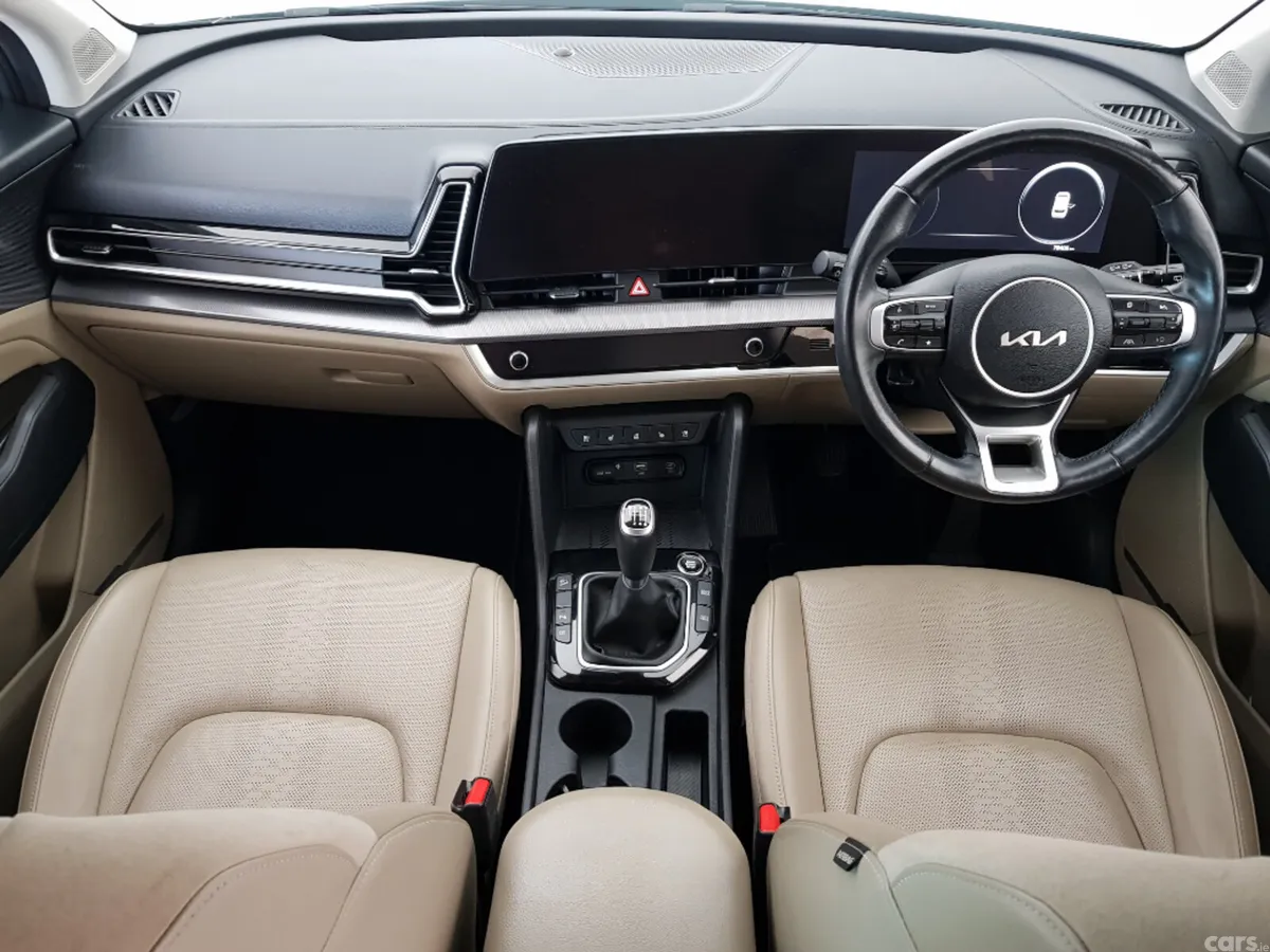 Kia Sportage MPV, Diesel, 2022, Grey