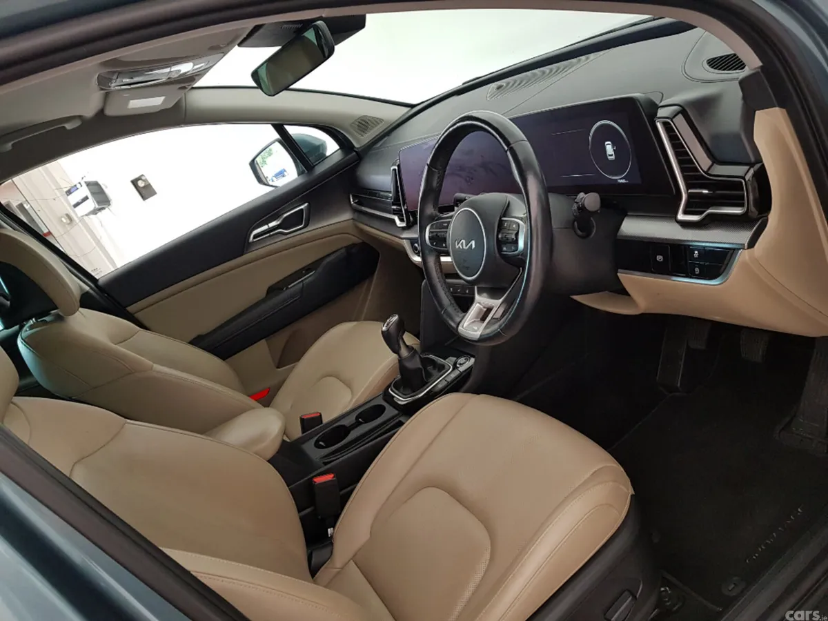 Kia Sportage MPV, Diesel, 2022, Grey