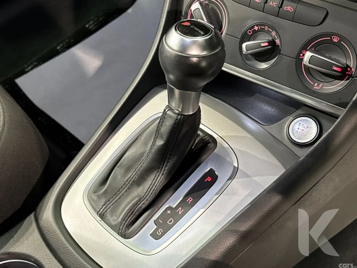 Audi Q3 SUV, Petrol, 2015, Red