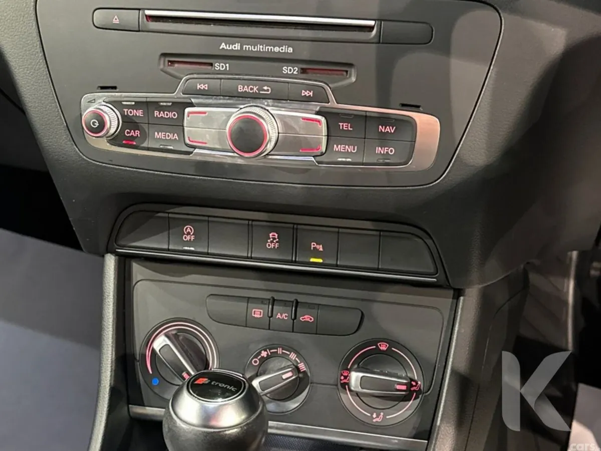 Audi Q3 SUV, Petrol, 2015, Red