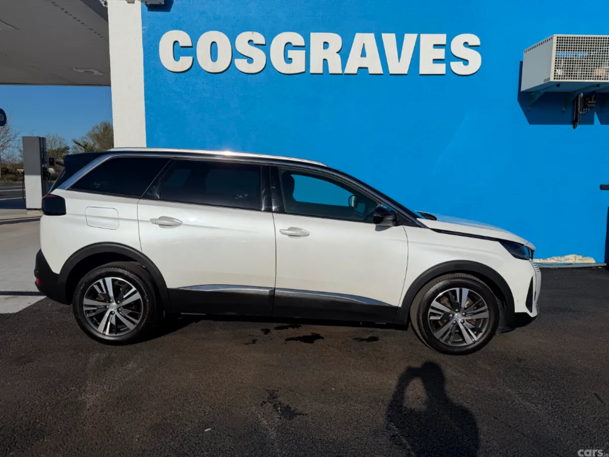 Peugeot 5008 MPV, Diesel, 2023, White