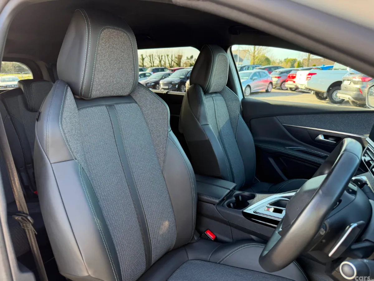 Peugeot 5008 MPV, Diesel, 2023, White
