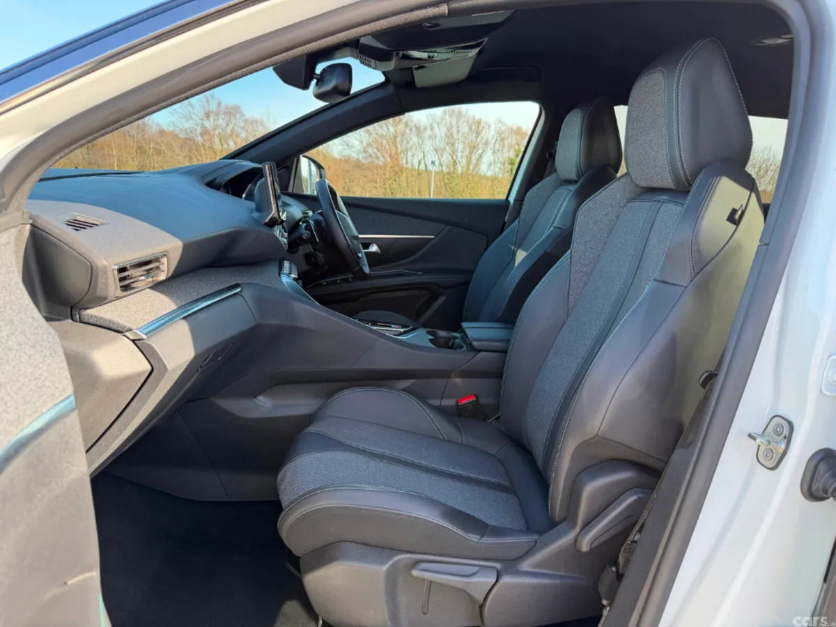 Peugeot 5008 MPV, Diesel, 2023, White