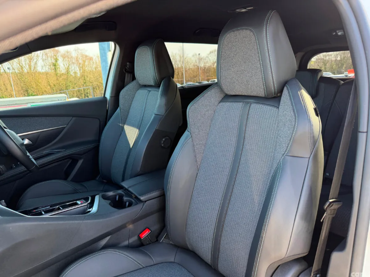 Peugeot 5008 MPV, Diesel, 2023, White