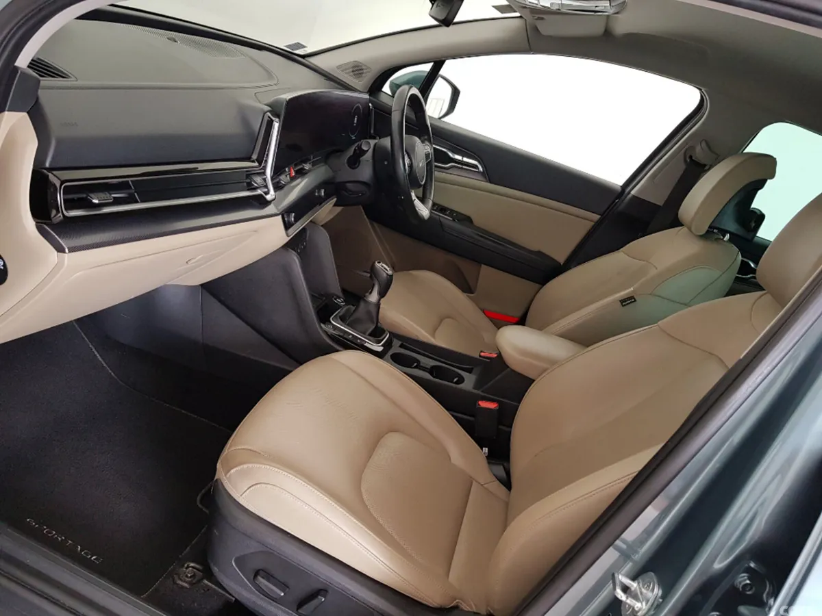 Kia Sportage MPV, Diesel, 2022, Grey