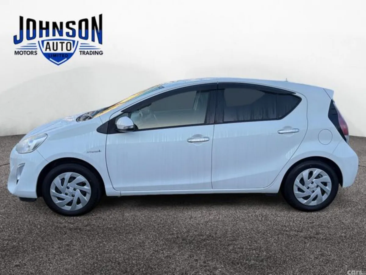 Toyota Aqua Hatchback, Petrol Hybrid, 2017, White