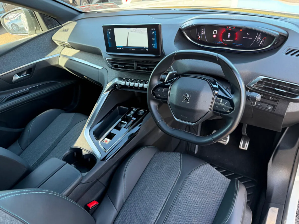 Peugeot 5008 MPV, Diesel, 2023, White