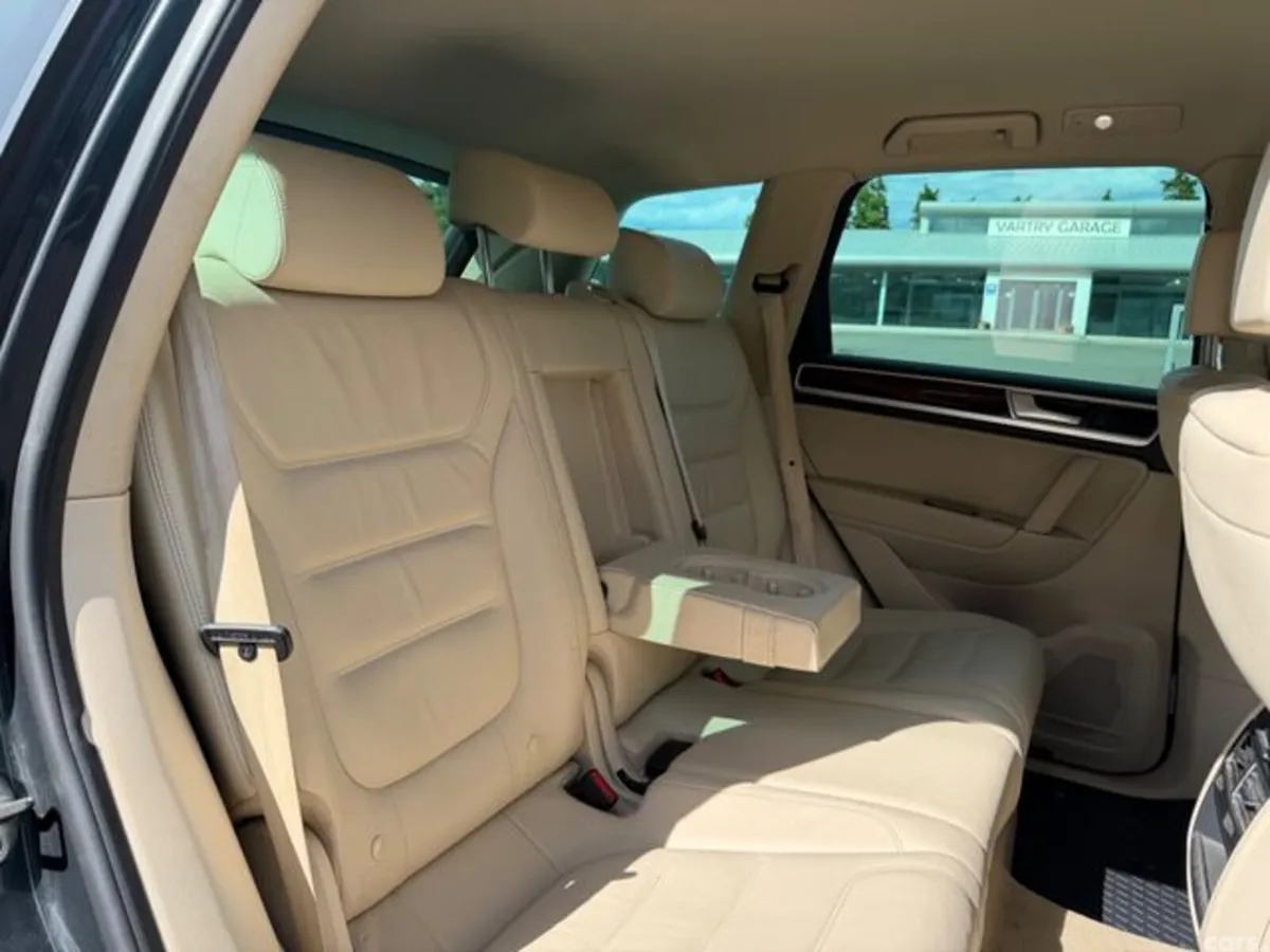 Volkswagen Touareg SUV, Diesel, 2016, Grey