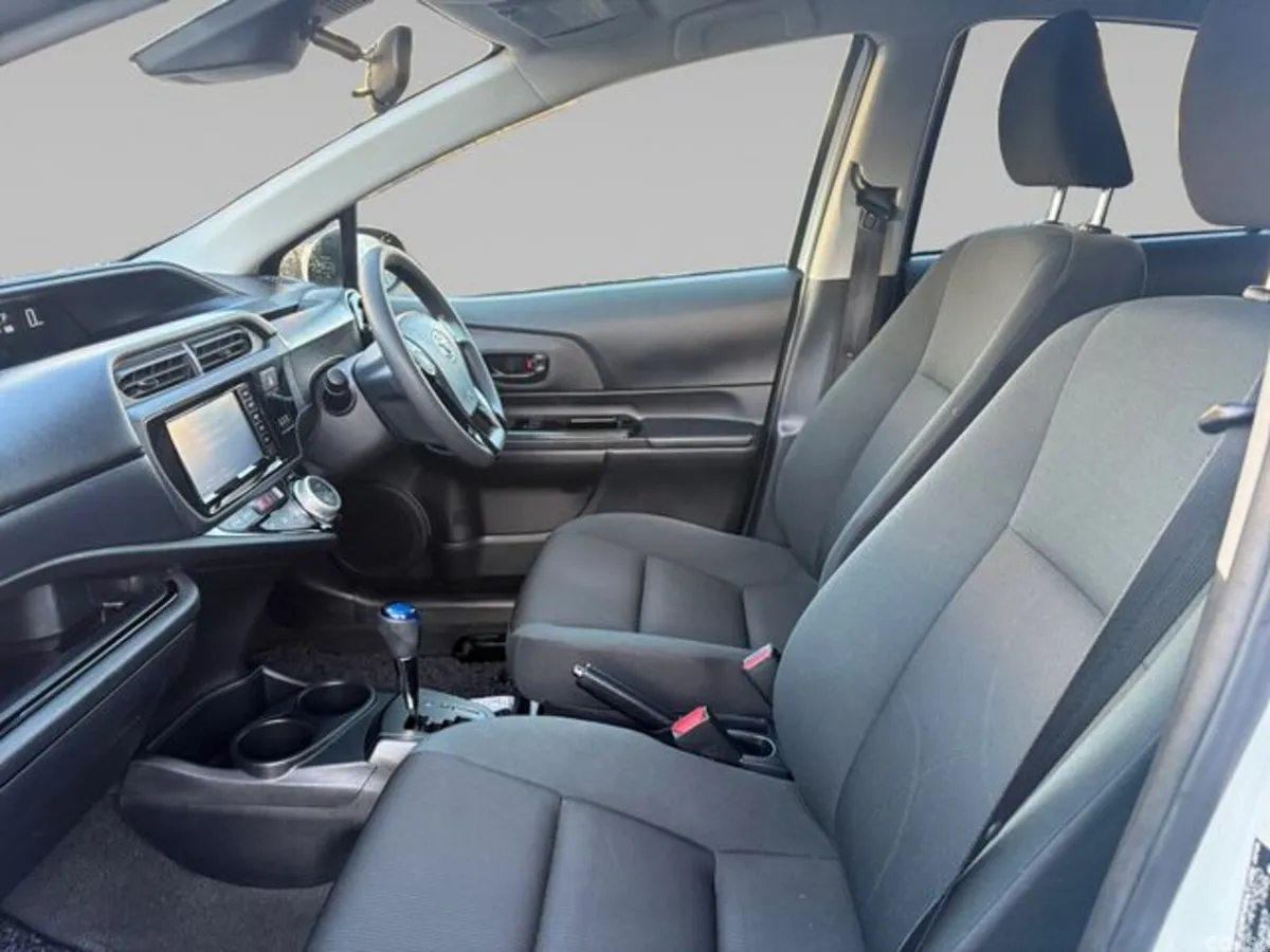 Toyota Aqua Hatchback, Petrol Hybrid, 2017, White