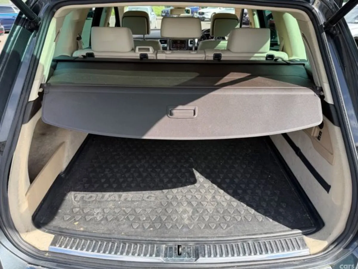 Volkswagen Touareg SUV, Diesel, 2016, Grey
