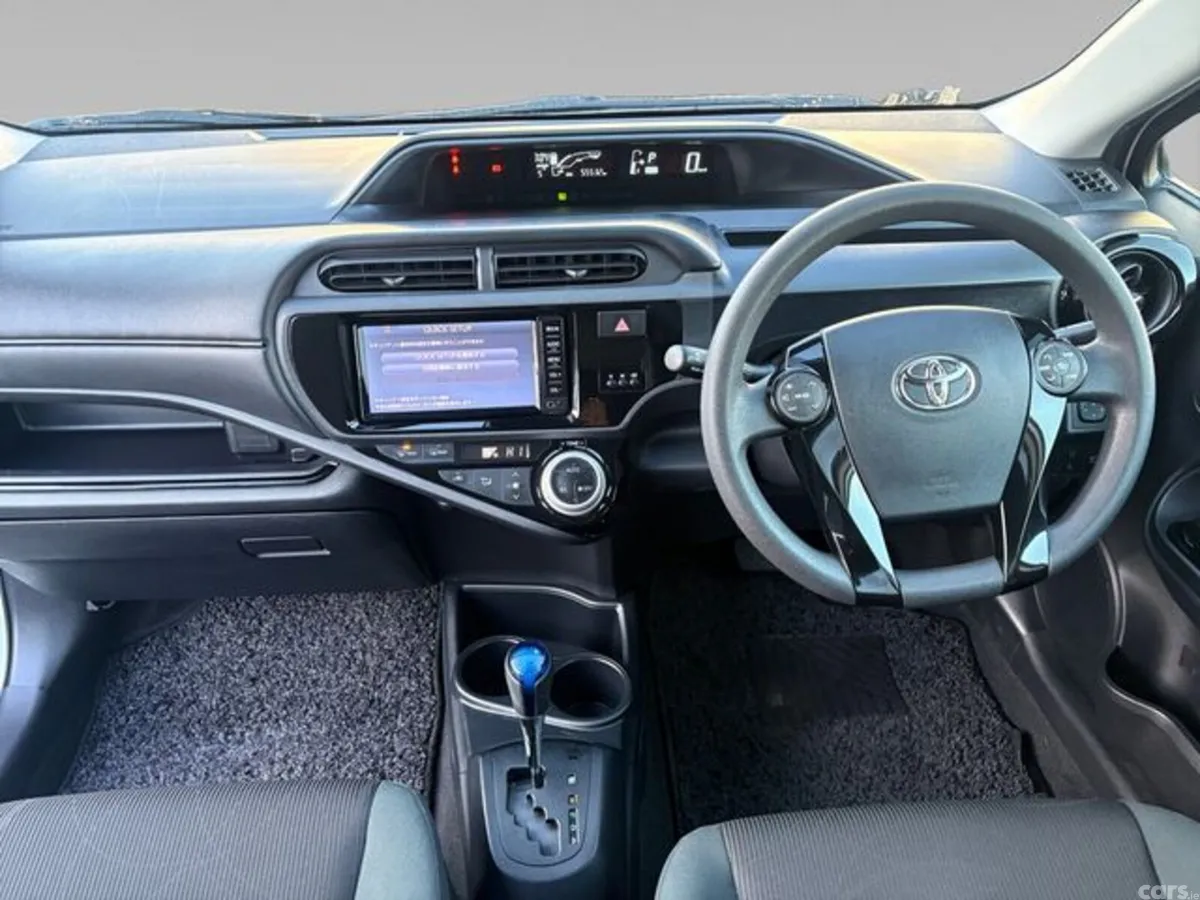 Toyota Aqua Hatchback, Petrol Hybrid, 2017, White