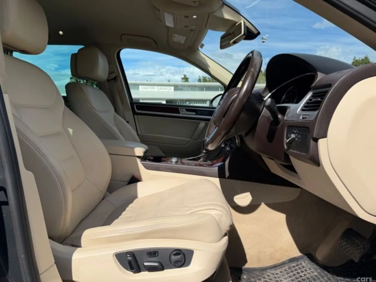 Volkswagen Touareg SUV, Diesel, 2016, Grey