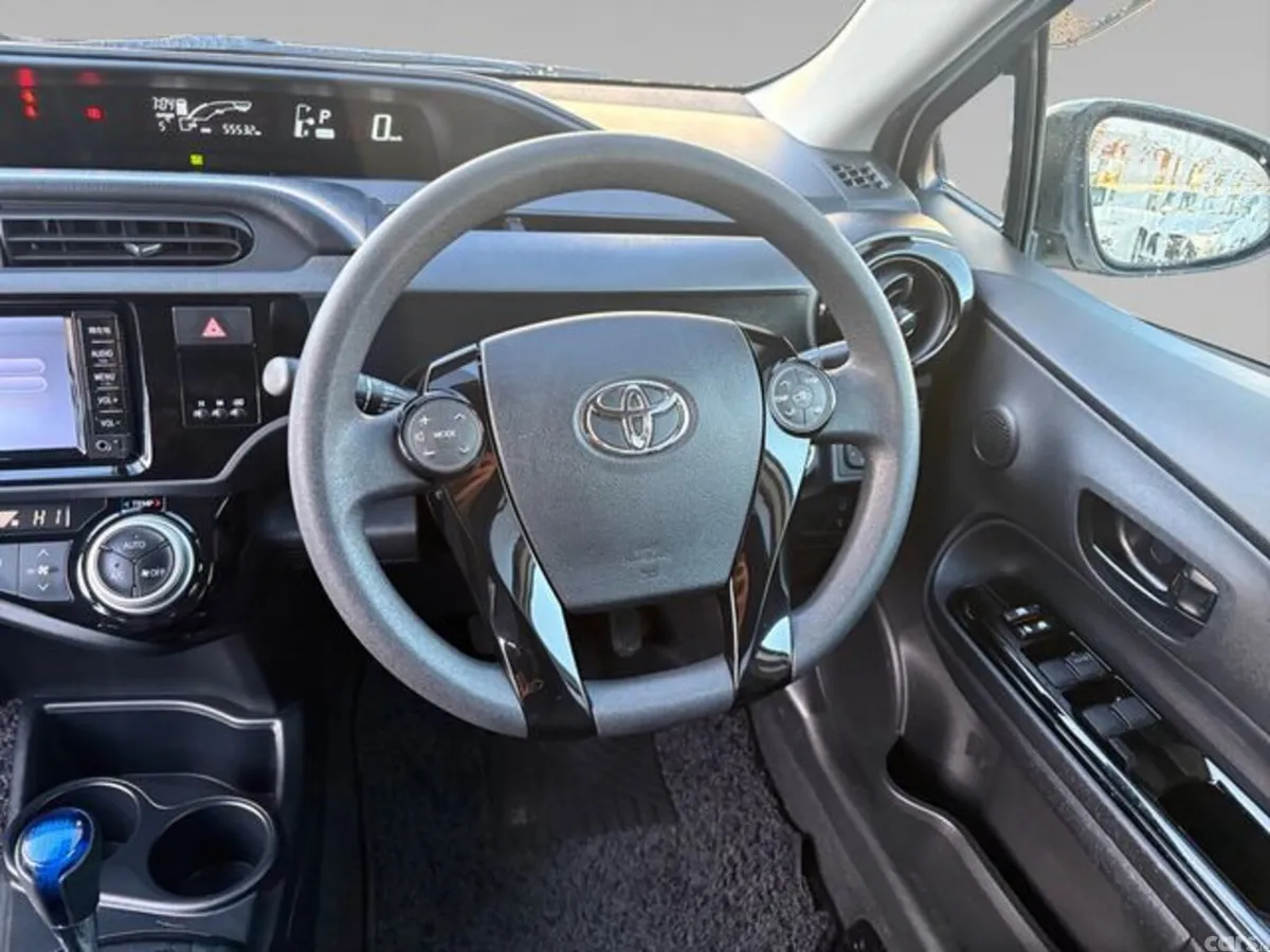 Toyota Aqua Hatchback, Petrol Hybrid, 2017, White