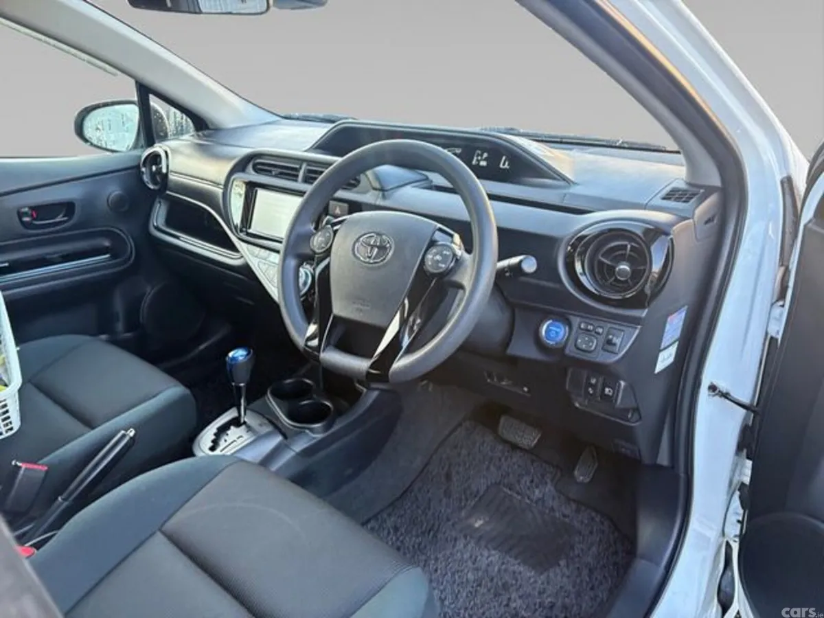 Toyota Aqua Hatchback, Petrol Hybrid, 2017, White