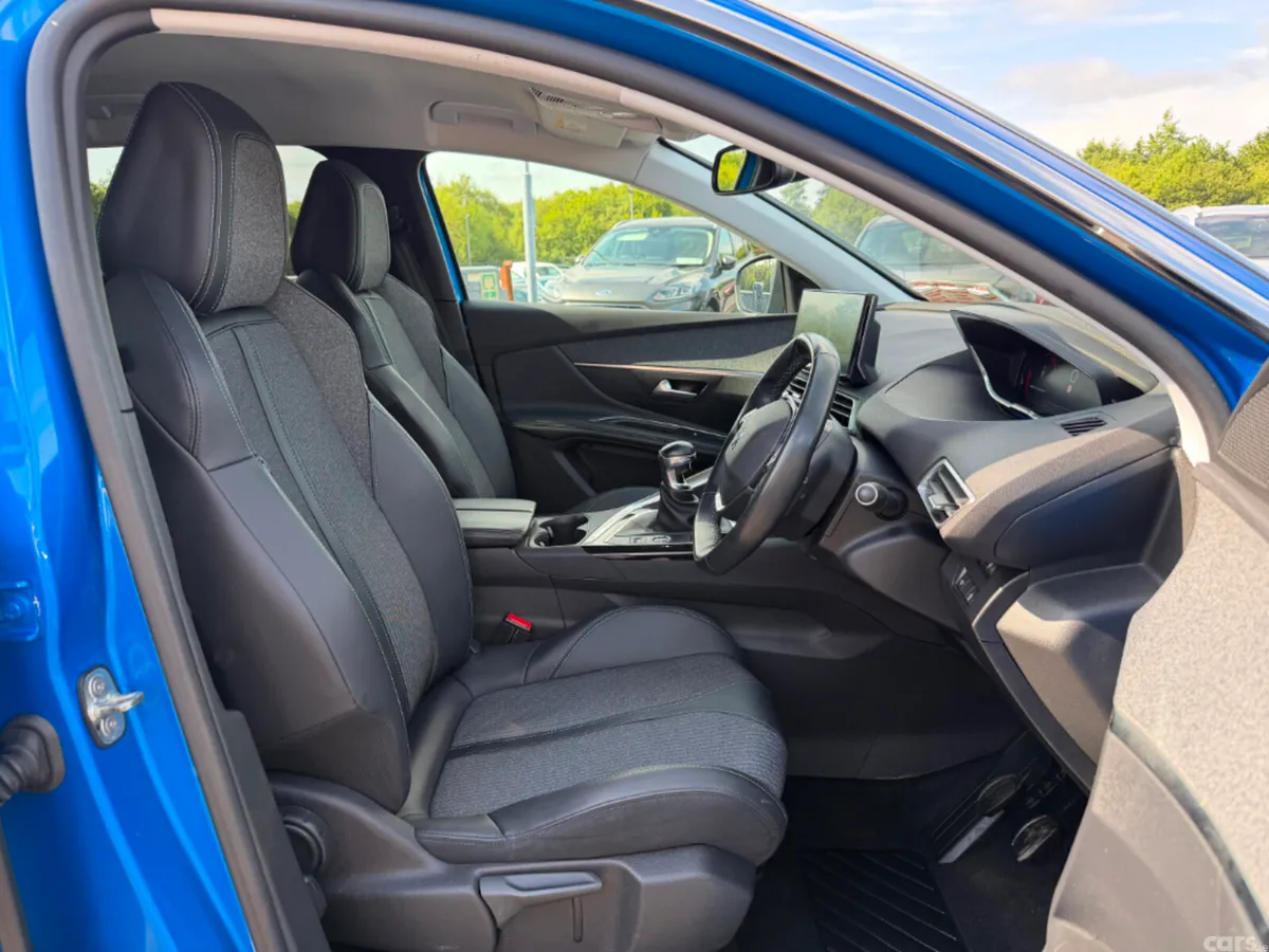 Peugeot 3008 MPV, Diesel, 2022, Blue