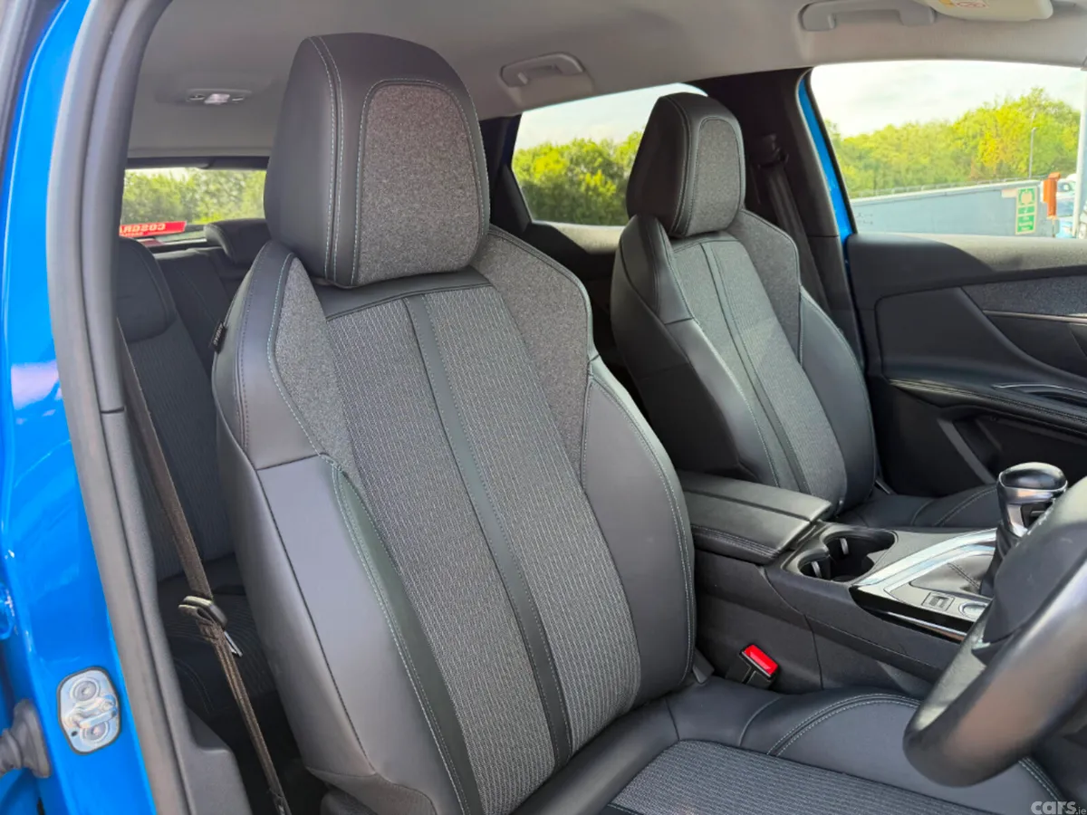 Peugeot 3008 MPV, Diesel, 2022, Blue