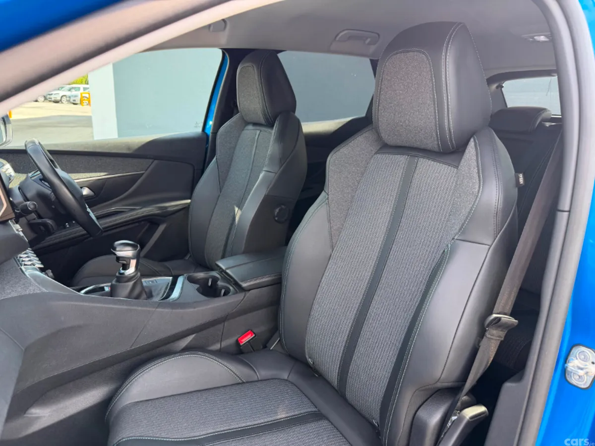 Peugeot 3008 MPV, Diesel, 2022, Blue