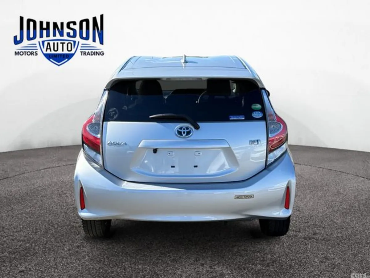 Toyota Aqua Hatchback, Petrol, 2018, Silver
