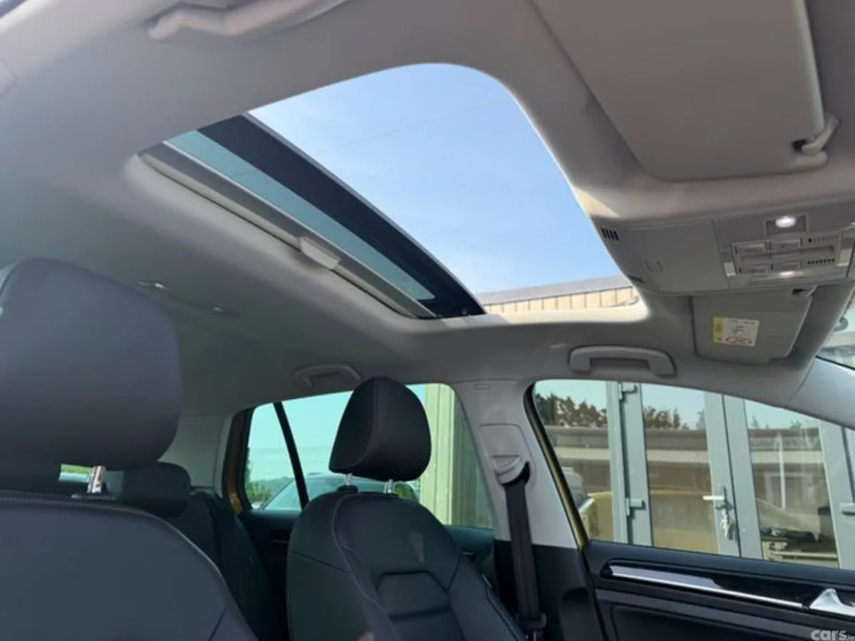 Volkswagen Golf Hatchback, Petrol, 2018, Yellow