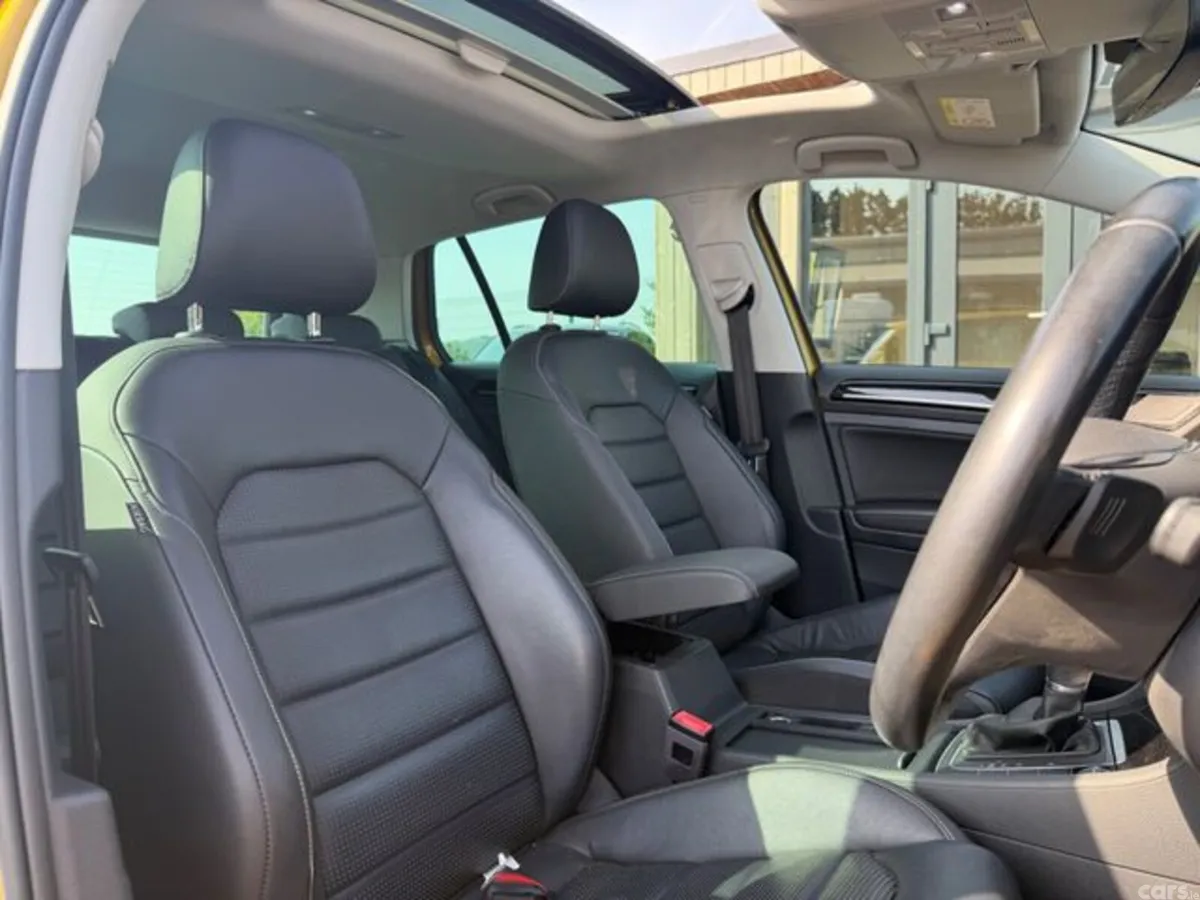 Volkswagen Golf Hatchback, Petrol, 2018, Yellow