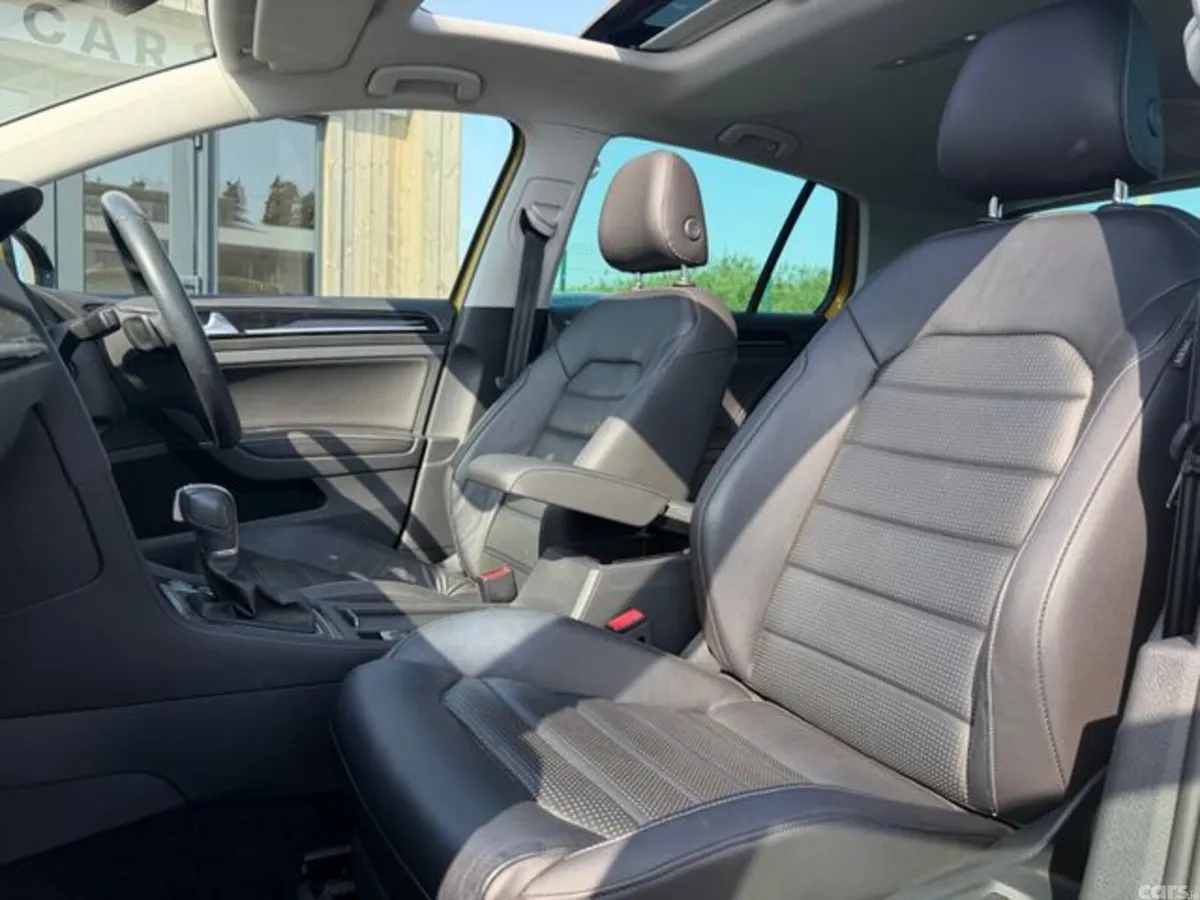 Volkswagen Golf Hatchback, Petrol, 2018, Yellow