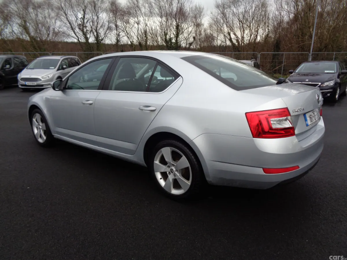 Skoda Octavia Saloon, Diesel, 2016, Silver