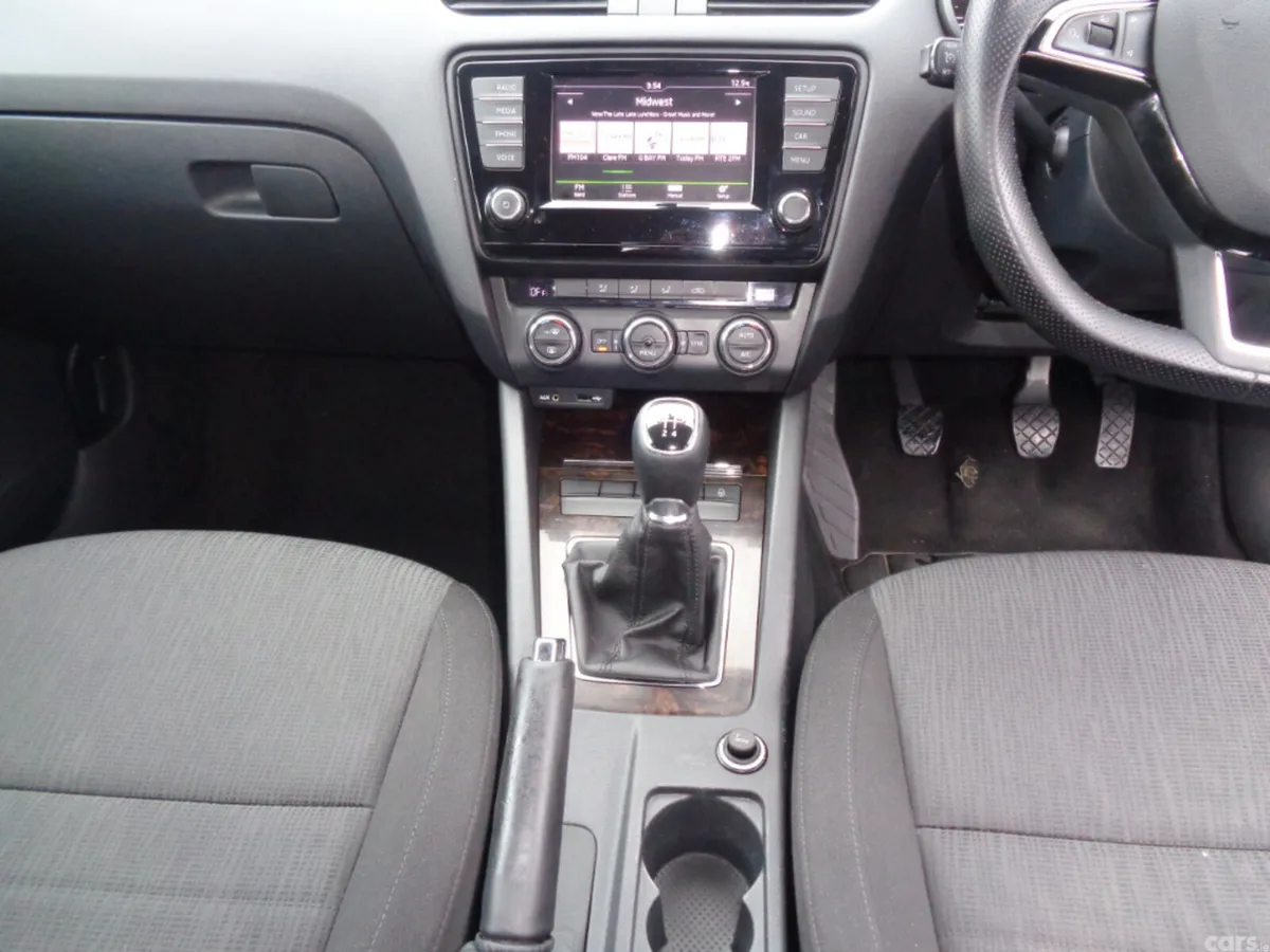Skoda Octavia Saloon, Diesel, 2016, Silver