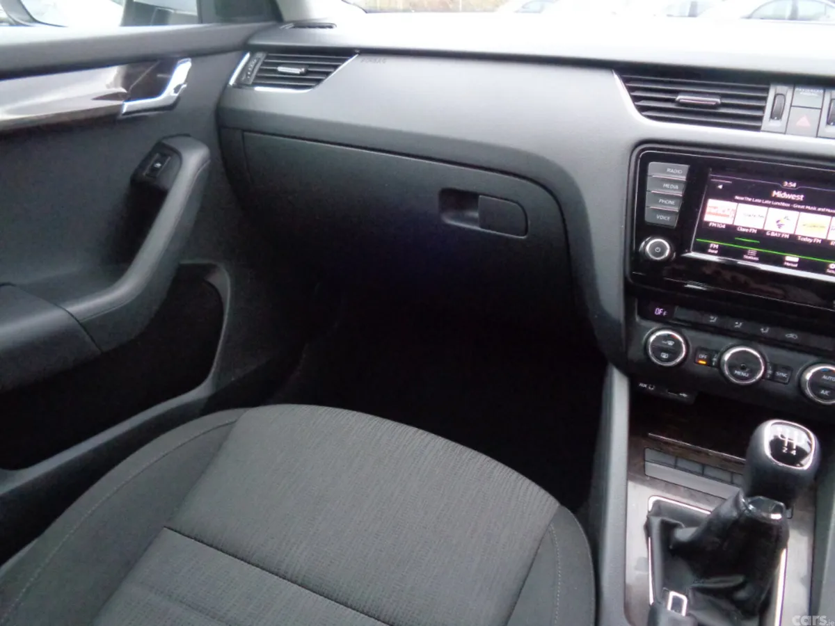 Skoda Octavia Saloon, Diesel, 2016, Silver