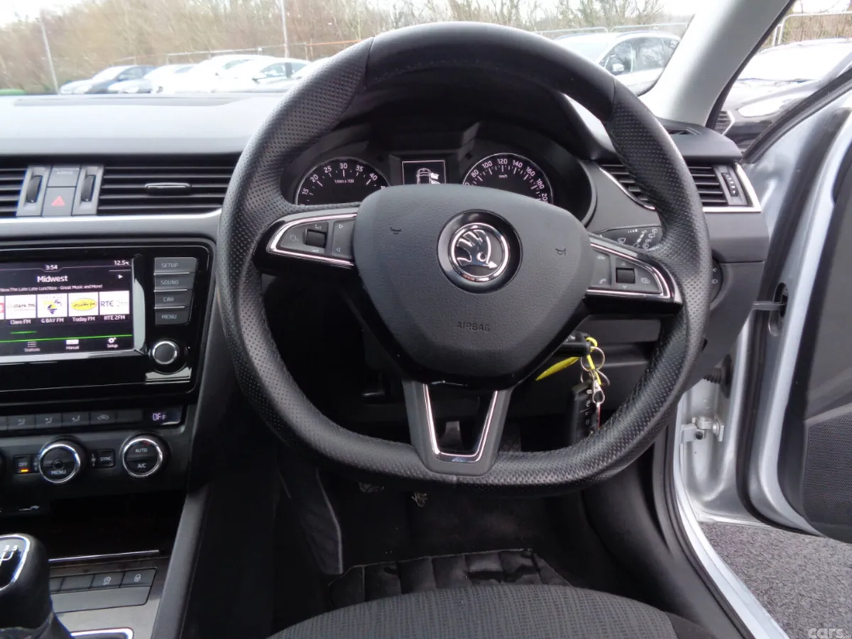 Skoda Octavia Saloon, Diesel, 2016, Silver