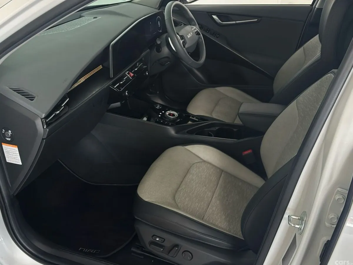 Kia Niro MPV, Electric, 2024, White