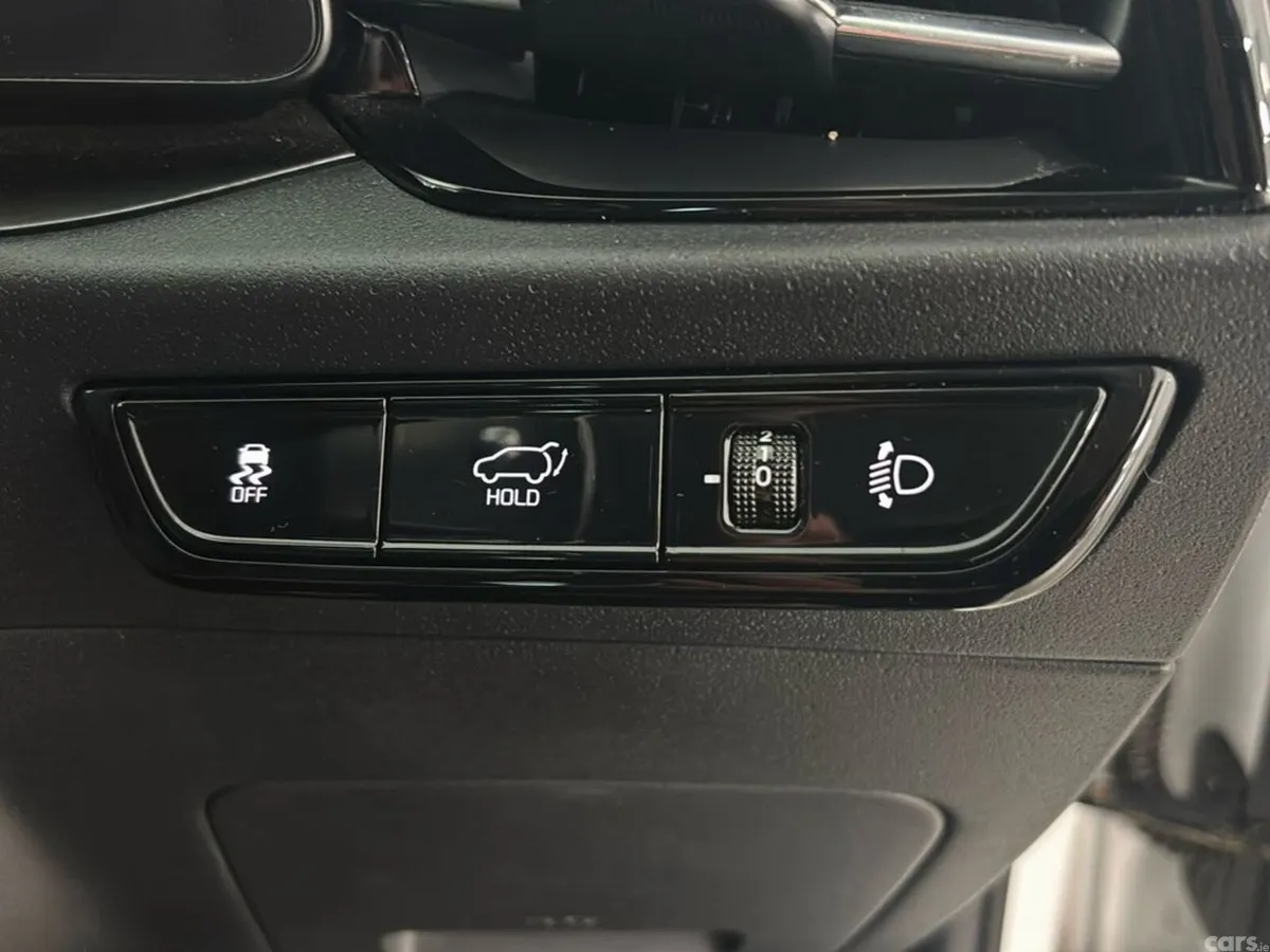 Kia Niro MPV, Electric, 2024, White