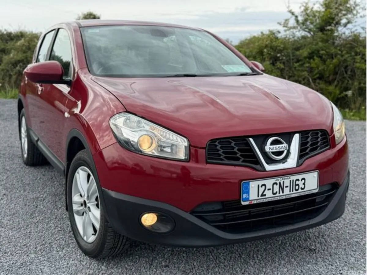 Nissan Qashqai Hatchback, Diesel, 2012, Red